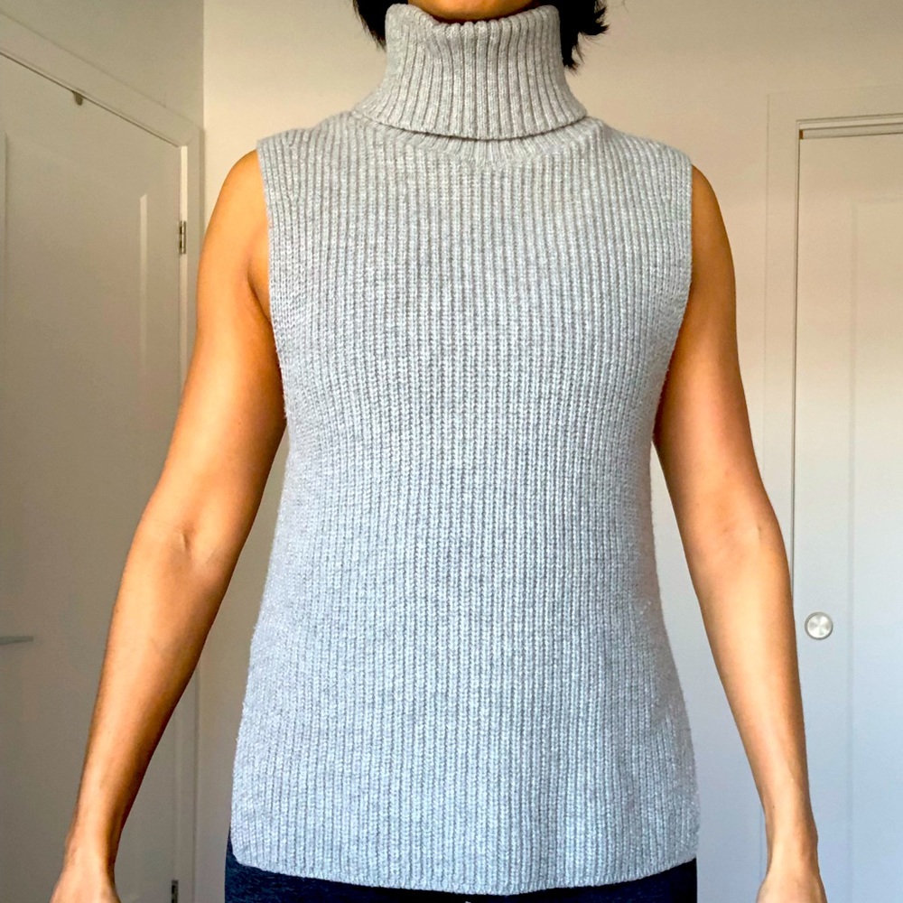 Uniqlo wool blend turtleneck sweater vest